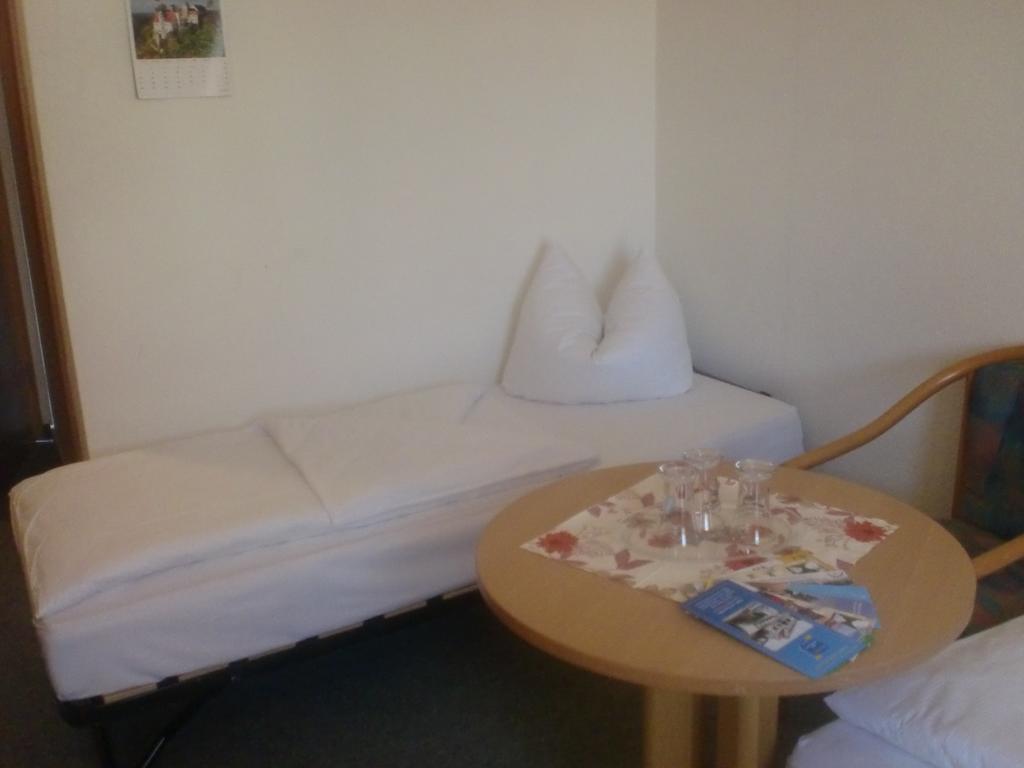 Hotel & Restaurant "Zum Firstenstein" Konigshain Quarto foto